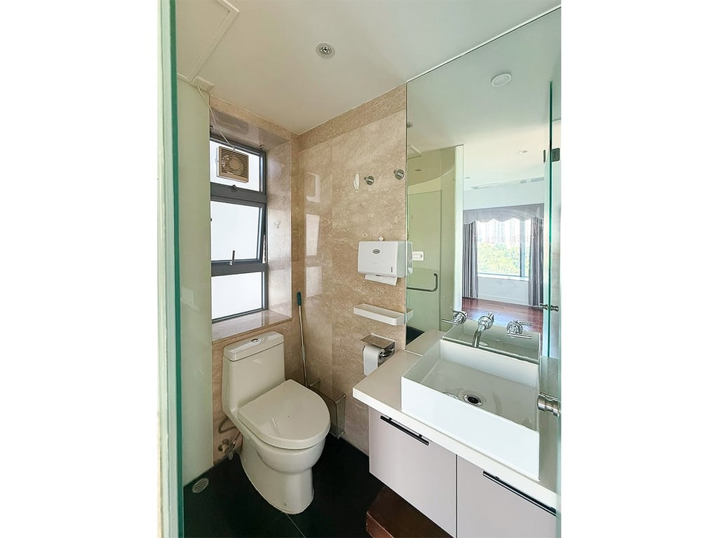 https://img.propertyraptor.com/cdn-cgi/imagedelivery/KD5bF_AFL0JDTbKLWF7z9g/ap8/ap8_001/hornet/prp/img/c96df10d03cb31cf7ee2a43544d3a2e5-wtm.jpg/public