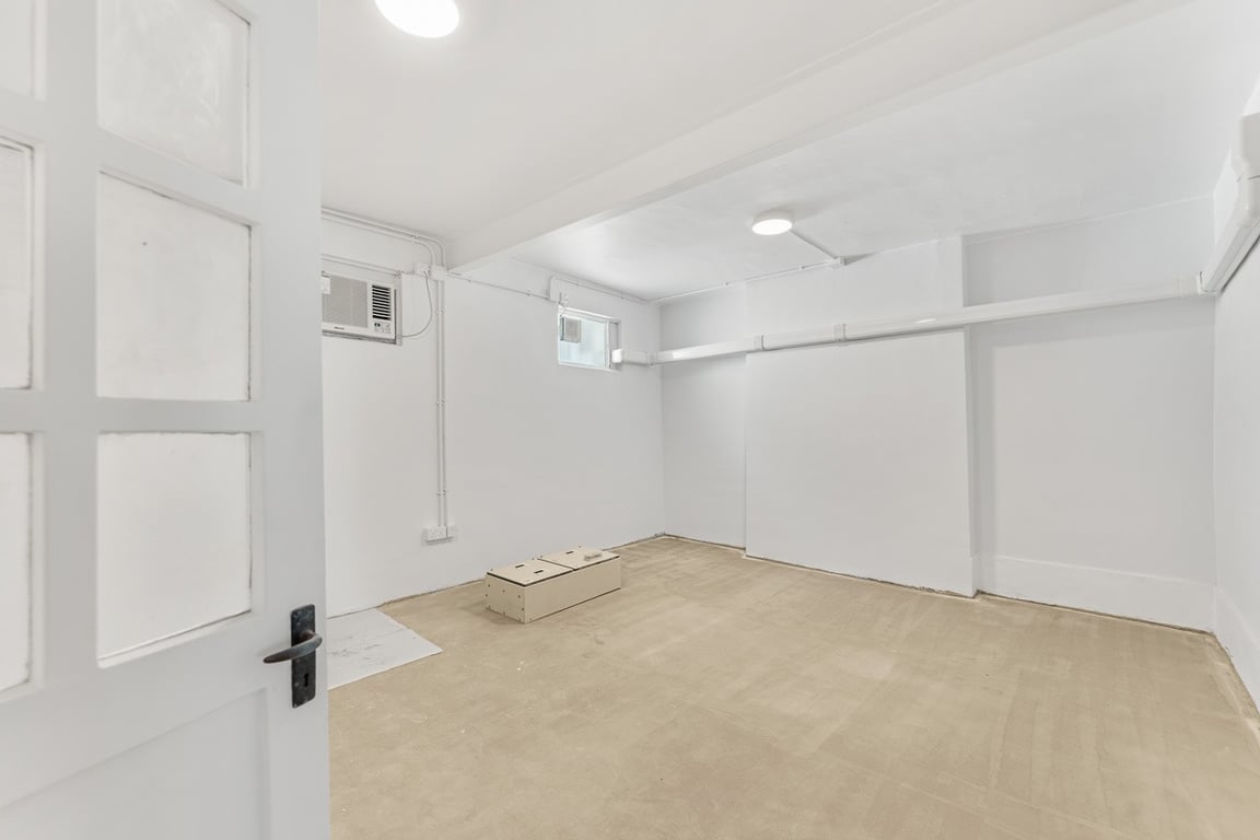 https://img.propertyraptor.com/cdn-cgi/imagedelivery/KD5bF_AFL0JDTbKLWF7z9g/ap8/ap8_001/hornet/prp/img/c9774c33b0fc0cb0234a49e419e5d3fc-wtm.jpg/public
