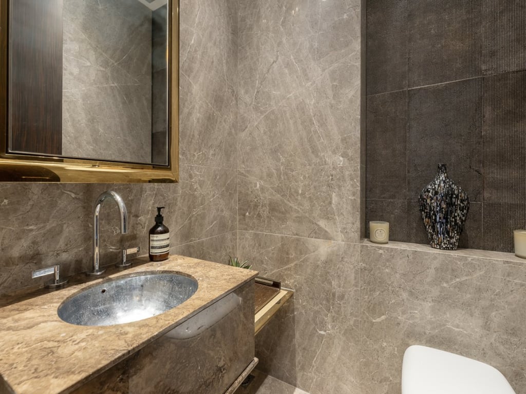 https://img.propertyraptor.com/cdn-cgi/imagedelivery/KD5bF_AFL0JDTbKLWF7z9g/ap8/ap8_001/hornet/prp/img/c980c7de9269ee4c4dd9f2064abd3ef6.jpg/public