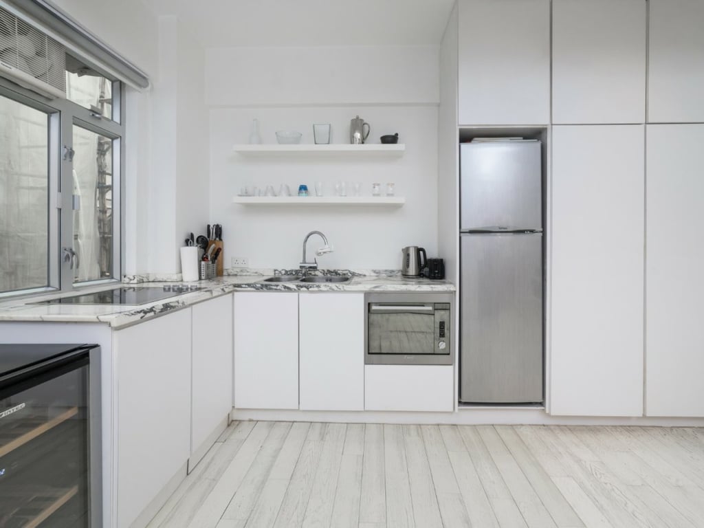 https://img.propertyraptor.com/cdn-cgi/imagedelivery/KD5bF_AFL0JDTbKLWF7z9g/ap8/ap8_001/hornet/prp/img/c9a175896903795c11a1ed81f555f96b.jpg/public