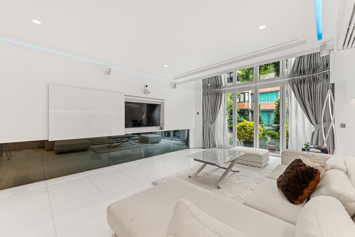 https://img.propertyraptor.com/cdn-cgi/imagedelivery/KD5bF_AFL0JDTbKLWF7z9g/ap8/ap8_001/hornet/prp/img/cac83fb3dfe6a769ecbd765fc55df581-wtm.jpg/public
