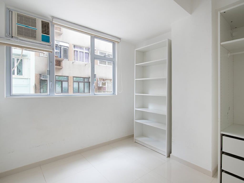 https://img.propertyraptor.com/cdn-cgi/imagedelivery/KD5bF_AFL0JDTbKLWF7z9g/ap8/ap8_001/hornet/prp/img/cade8e33cc77a6e37de1bad58e8a8a26.jpg/public