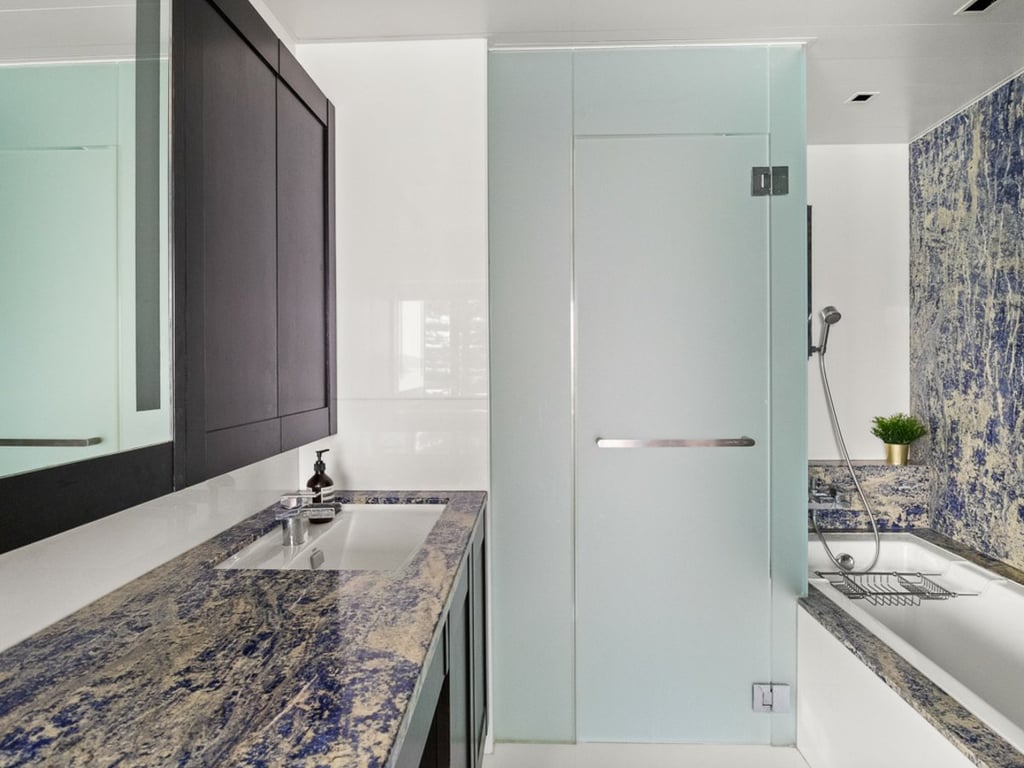 https://img.propertyraptor.com/cdn-cgi/imagedelivery/KD5bF_AFL0JDTbKLWF7z9g/ap8/ap8_001/hornet/prp/img/caed8d415912a1699079fc27d45419e6.jpg/public