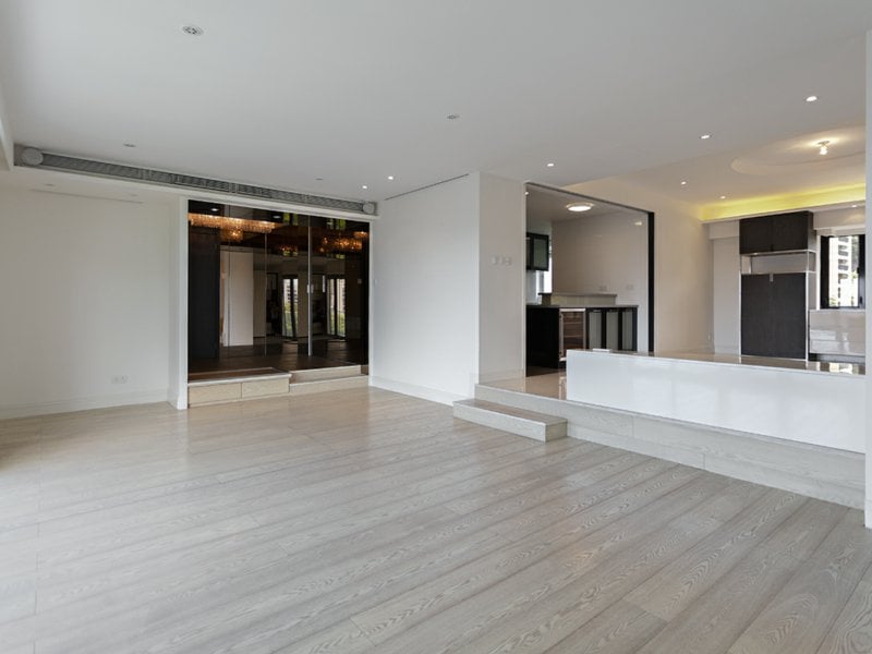 https://img.propertyraptor.com/cdn-cgi/imagedelivery/KD5bF_AFL0JDTbKLWF7z9g/ap8/ap8_001/hornet/prp/img/caf5777a23f849658e474c40c94ed8e7.jpg/public