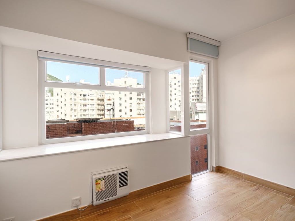https://img.propertyraptor.com/cdn-cgi/imagedelivery/KD5bF_AFL0JDTbKLWF7z9g/ap8/ap8_001/hornet/prp/img/cb04993d34df8e6be9ac33cd17930378.jpg/public