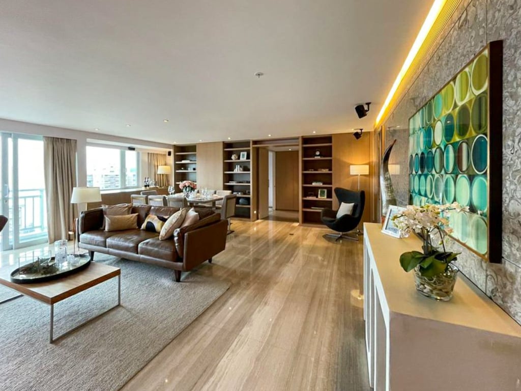 https://img.propertyraptor.com/cdn-cgi/imagedelivery/KD5bF_AFL0JDTbKLWF7z9g/ap8/ap8_001/hornet/prp/img/cb0ec74dd375267b306da577214045a7.jpg/public