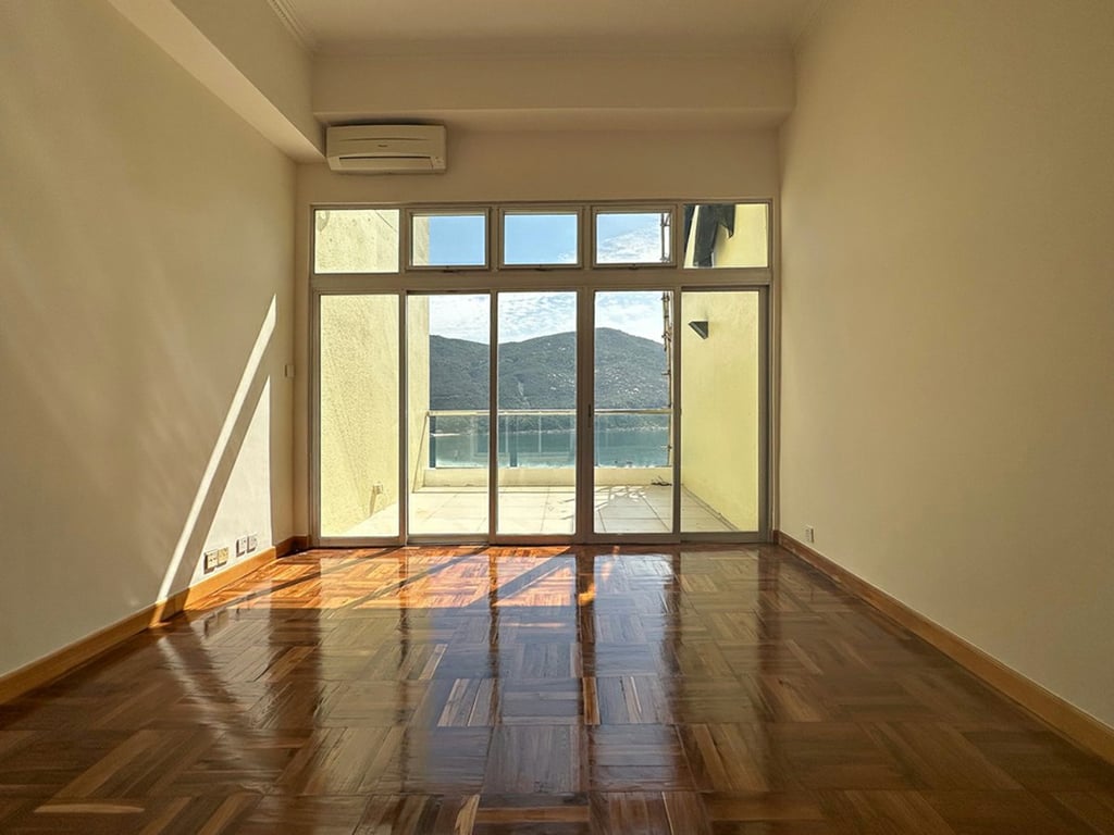 https://img.propertyraptor.com/cdn-cgi/imagedelivery/KD5bF_AFL0JDTbKLWF7z9g/ap8/ap8_001/hornet/prp/img/cb17d3191a88a846f4f94ba3fa25a234.jpg/public