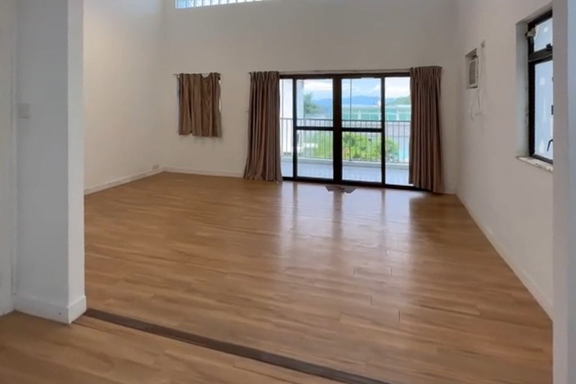 https://img.propertyraptor.com/cdn-cgi/imagedelivery/KD5bF_AFL0JDTbKLWF7z9g/ap8/ap8_001/hornet/prp/img/cb316d08525a57f8c4554e8cc3447e7b-wtm.jpg/public