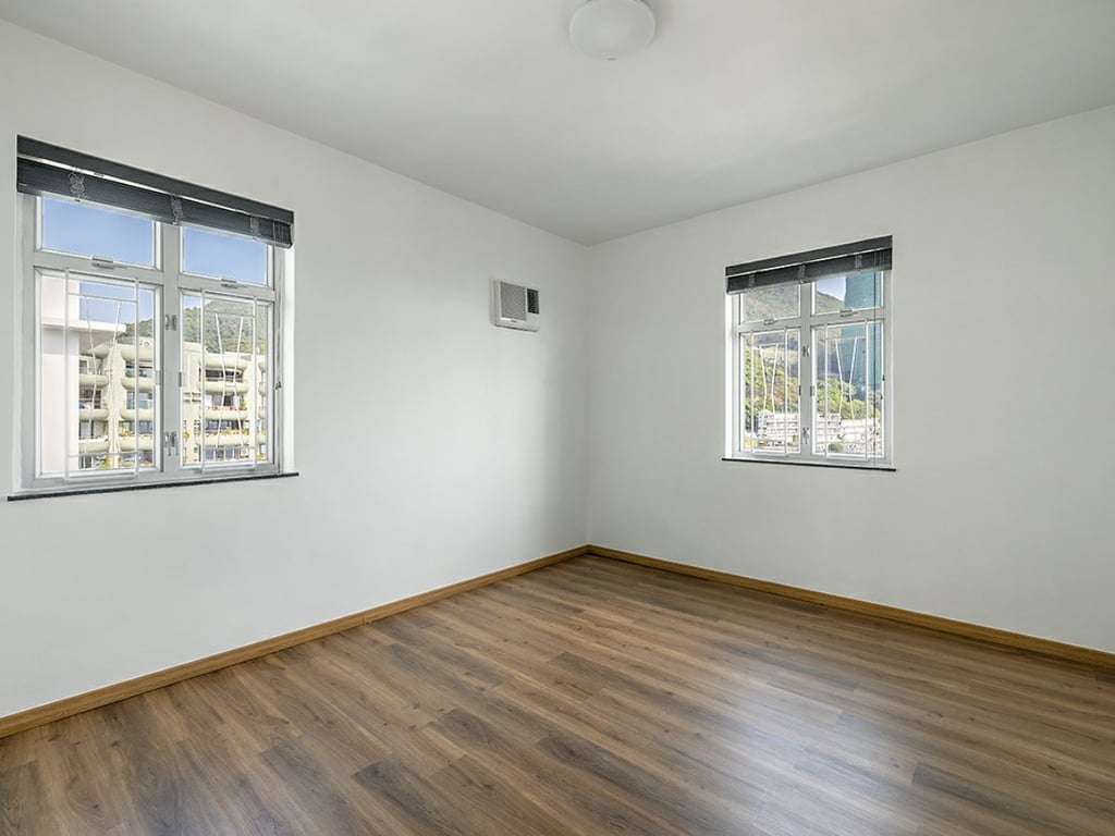 https://img.propertyraptor.com/cdn-cgi/imagedelivery/KD5bF_AFL0JDTbKLWF7z9g/ap8/ap8_001/hornet/prp/img/cb3a09fad8b0581739f00a5c6b42abd3.jpg/public