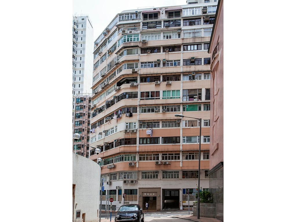 https://img.propertyraptor.com/cdn-cgi/imagedelivery/KD5bF_AFL0JDTbKLWF7z9g/ap8/ap8_001/hornet/prp/img/cb49716ed7ffb04c23013146021eb595.jpg/public