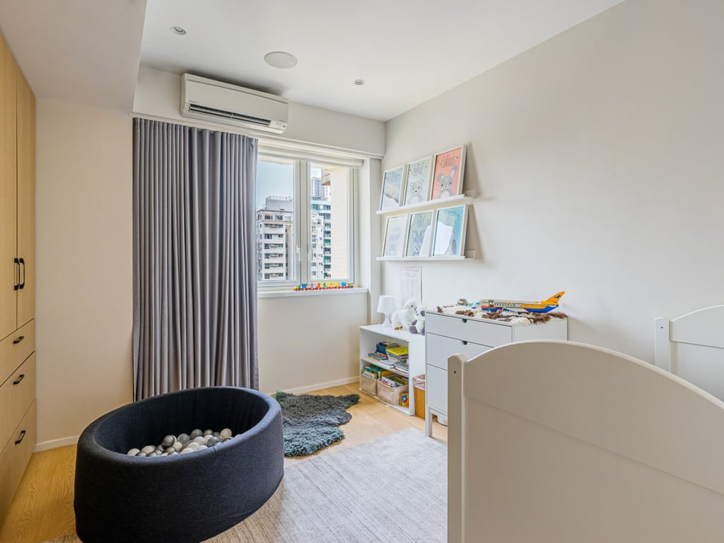 https://img.propertyraptor.com/cdn-cgi/imagedelivery/KD5bF_AFL0JDTbKLWF7z9g/ap8/ap8_001/hornet/prp/img/cb6f3a64ae822681392c35f10c16832d.jpg/public