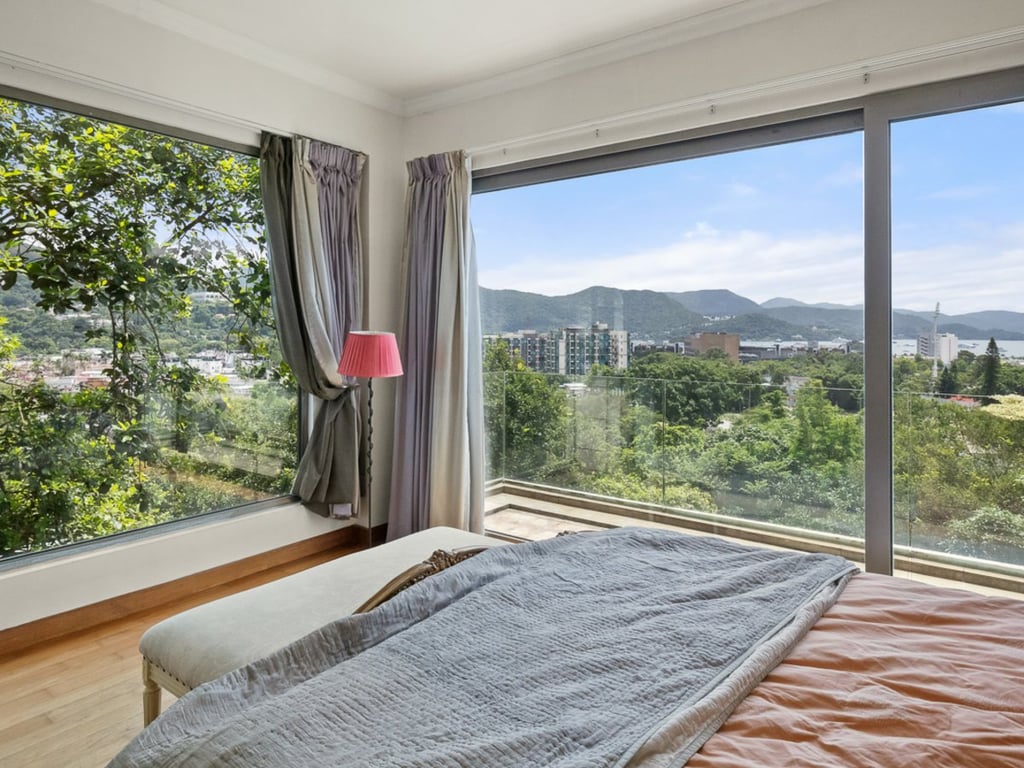 https://img.propertyraptor.com/cdn-cgi/imagedelivery/KD5bF_AFL0JDTbKLWF7z9g/ap8/ap8_001/hornet/prp/img/cb8fb4d2612123316bb6c630d36e985b.jpg/public