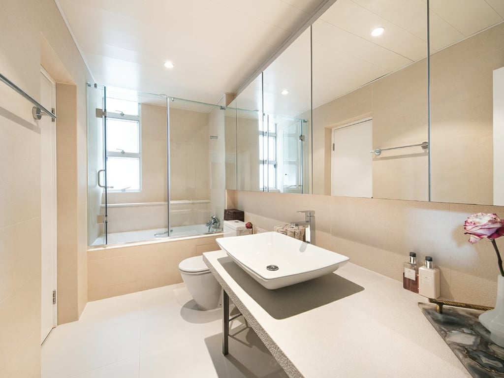 https://img.propertyraptor.com/cdn-cgi/imagedelivery/KD5bF_AFL0JDTbKLWF7z9g/ap8/ap8_001/hornet/prp/img/cb992c7d74abae3a15cbe44ad6dab0a4.jpg/public