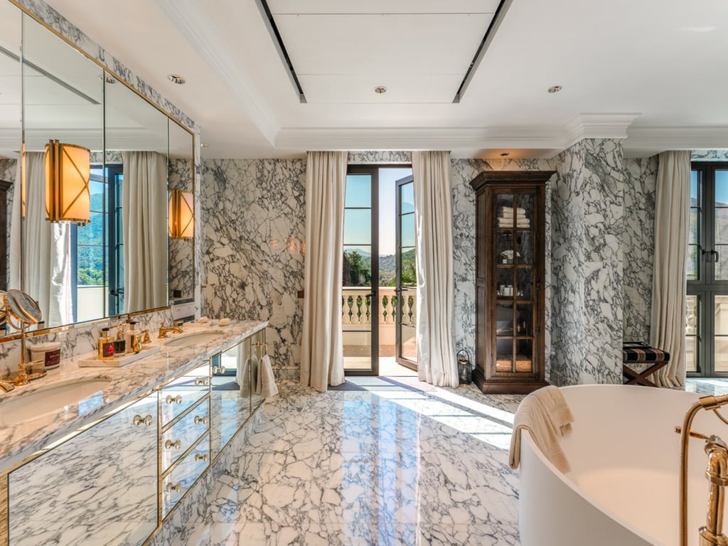 https://img.propertyraptor.com/cdn-cgi/imagedelivery/KD5bF_AFL0JDTbKLWF7z9g/ap8/ap8_001/hornet/prp/img/cbd3fd2a00219f6e6bd89d4686ce778d.jpg/public
