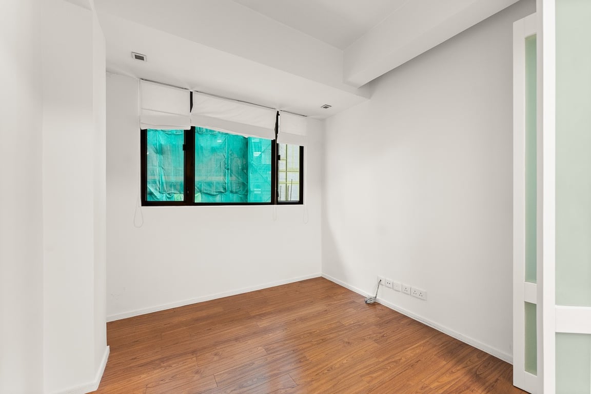 https://img.propertyraptor.com/cdn-cgi/imagedelivery/KD5bF_AFL0JDTbKLWF7z9g/ap8/ap8_001/hornet/prp/img/cbd5981fcc361dede6c6d03b31e72096-wtm.jpg/public