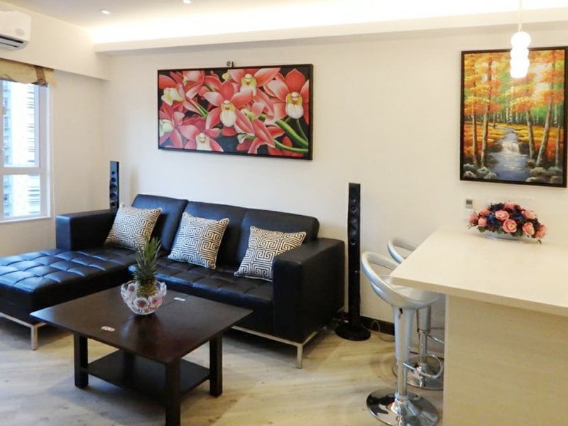https://img.propertyraptor.com/cdn-cgi/imagedelivery/KD5bF_AFL0JDTbKLWF7z9g/ap8/ap8_001/hornet/prp/img/cbea422f2145500009c47aa0a99a818a.jpg/public