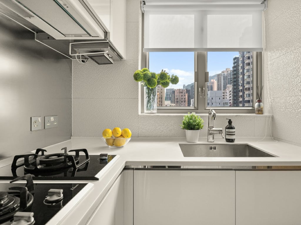 https://img.propertyraptor.com/cdn-cgi/imagedelivery/KD5bF_AFL0JDTbKLWF7z9g/ap8/ap8_001/hornet/prp/img/cbec2244d71bfa95f1ef65efc0d546c6-wtm.jpg/public