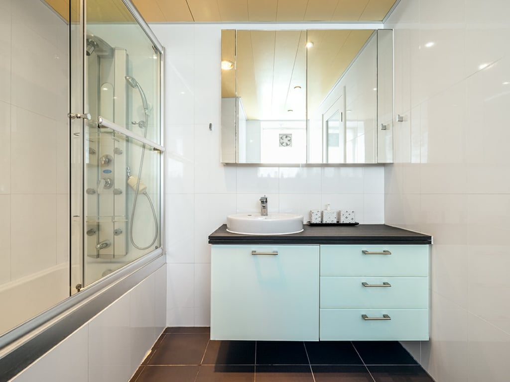 https://img.propertyraptor.com/cdn-cgi/imagedelivery/KD5bF_AFL0JDTbKLWF7z9g/ap8/ap8_001/hornet/prp/img/cc191155bd5b765fb68094f100a42f13.jpg/public