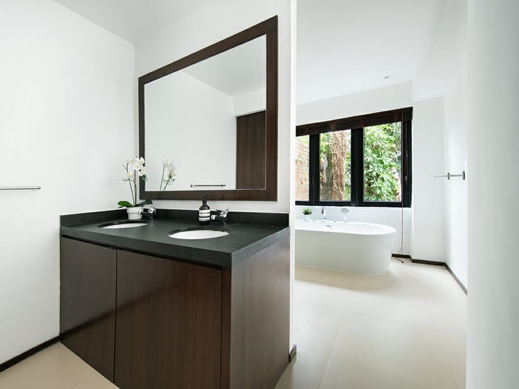 https://img.propertyraptor.com/cdn-cgi/imagedelivery/KD5bF_AFL0JDTbKLWF7z9g/ap8/ap8_001/hornet/prp/img/cc32c7861e0350f0d61b6c84e5d3c87a.jpg/public