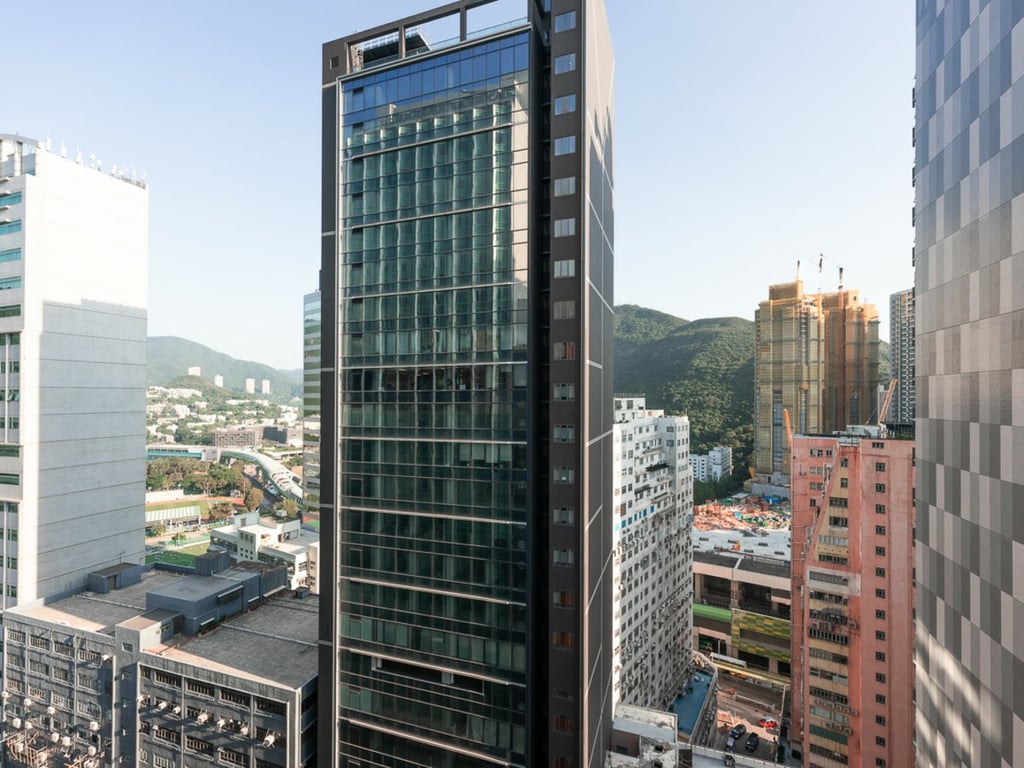 https://img.propertyraptor.com/cdn-cgi/imagedelivery/KD5bF_AFL0JDTbKLWF7z9g/ap8/ap8_001/hornet/prp/img/cc6e5e4442cb2be6e0e5291e75842025.jpg/public