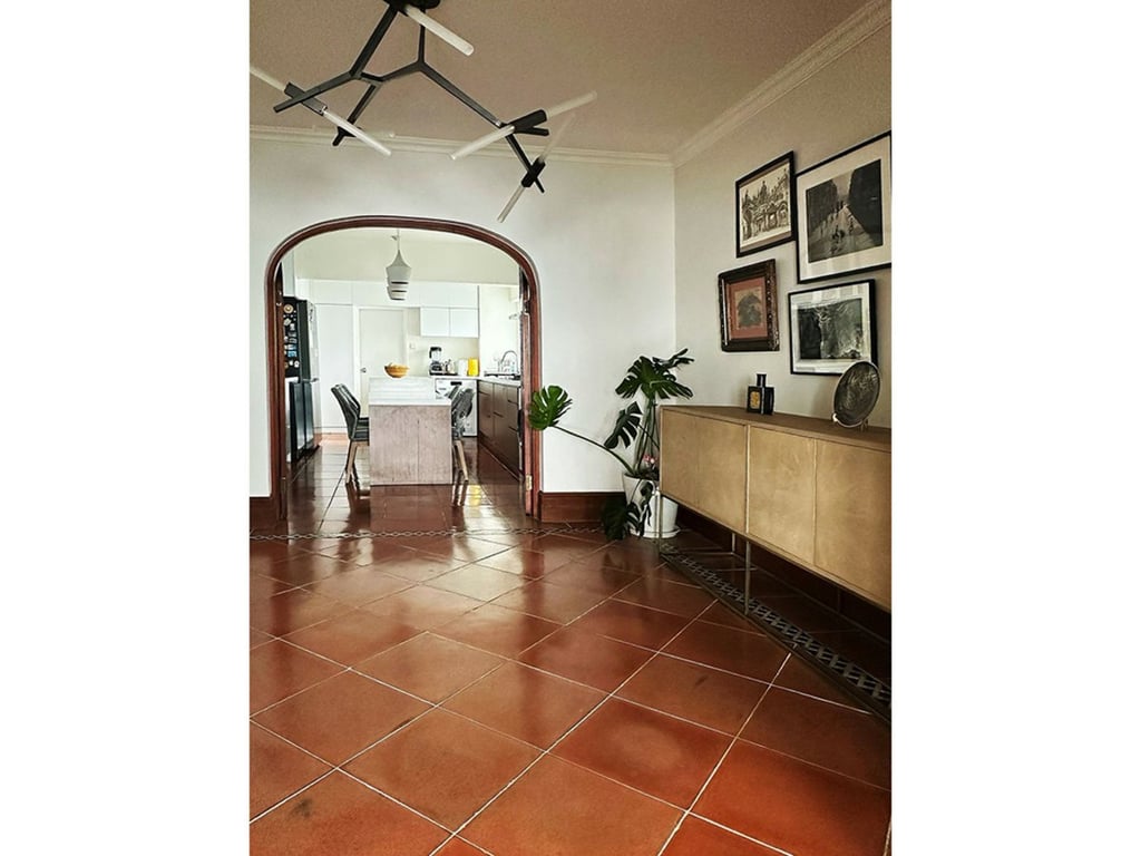 https://img.propertyraptor.com/cdn-cgi/imagedelivery/KD5bF_AFL0JDTbKLWF7z9g/ap8/ap8_001/hornet/prp/img/cc729617cb61029b5f6aa6f5987d3f63.jpg/public