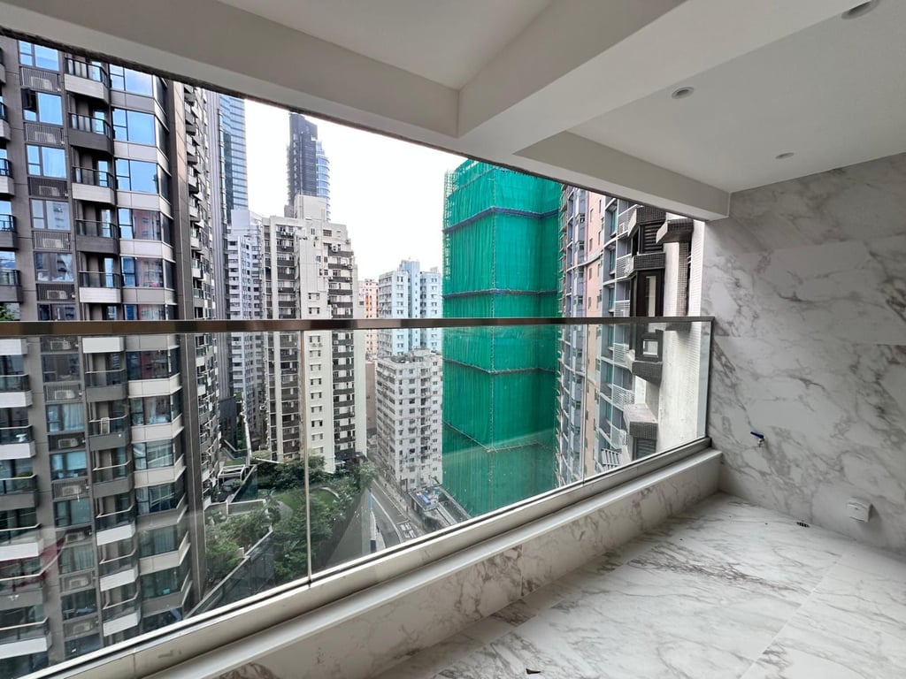https://img.propertyraptor.com/cdn-cgi/imagedelivery/KD5bF_AFL0JDTbKLWF7z9g/ap8/ap8_001/hornet/prp/img/ccd25bee417015b72d0af707ee448469-wtm.jpg/public