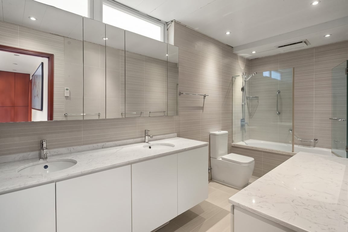 https://img.propertyraptor.com/cdn-cgi/imagedelivery/KD5bF_AFL0JDTbKLWF7z9g/ap8/ap8_001/hornet/prp/img/ccdcc1848b76a851b1c5026e28a01340-wtm.jpg/public