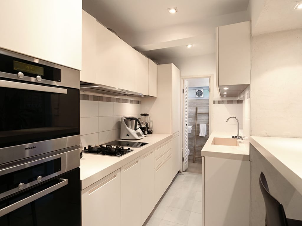 https://img.propertyraptor.com/cdn-cgi/imagedelivery/KD5bF_AFL0JDTbKLWF7z9g/ap8/ap8_001/hornet/prp/img/cd066c3f43c08cbf7ca79aeea7a731ba.jpg/public