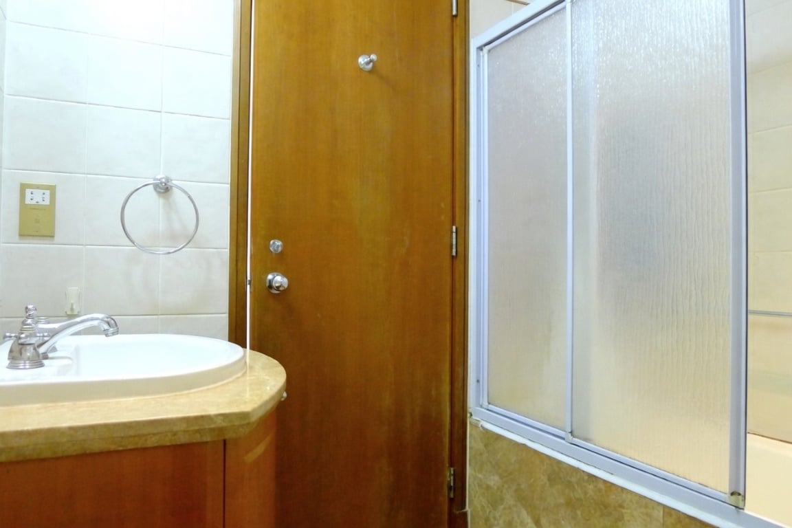 https://img.propertyraptor.com/cdn-cgi/imagedelivery/KD5bF_AFL0JDTbKLWF7z9g/ap8/ap8_001/hornet/prp/img/cd0d37df24f862d9c6424a63fb57df71-wtm.jpg/public