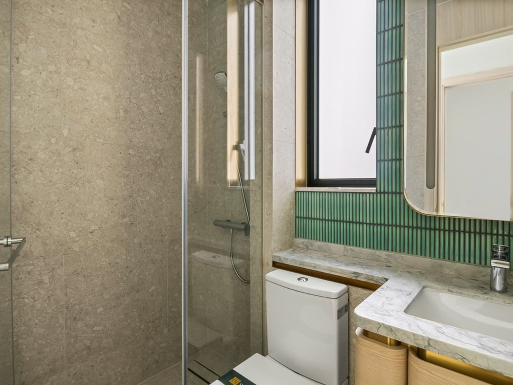 https://img.propertyraptor.com/cdn-cgi/imagedelivery/KD5bF_AFL0JDTbKLWF7z9g/ap8/ap8_001/hornet/prp/img/cd44440e9b13e9aadc36b8e6c7f9f10d.jpg/public