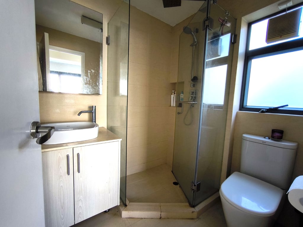https://img.propertyraptor.com/cdn-cgi/imagedelivery/KD5bF_AFL0JDTbKLWF7z9g/ap8/ap8_001/hornet/prp/img/cd4b0aadb5ec00022d01c963d5fae15d-wtm.jpg/public