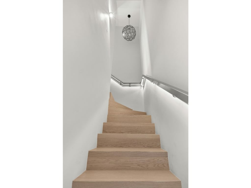 https://img.propertyraptor.com/cdn-cgi/imagedelivery/KD5bF_AFL0JDTbKLWF7z9g/ap8/ap8_001/hornet/prp/img/cd8bc61219fc46564704f0f5fb3182f1.jpg/public