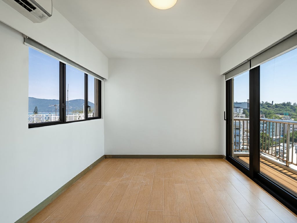 https://img.propertyraptor.com/cdn-cgi/imagedelivery/KD5bF_AFL0JDTbKLWF7z9g/ap8/ap8_001/hornet/prp/img/cda9774f7548da291787ddcb8594a909.jpg/public