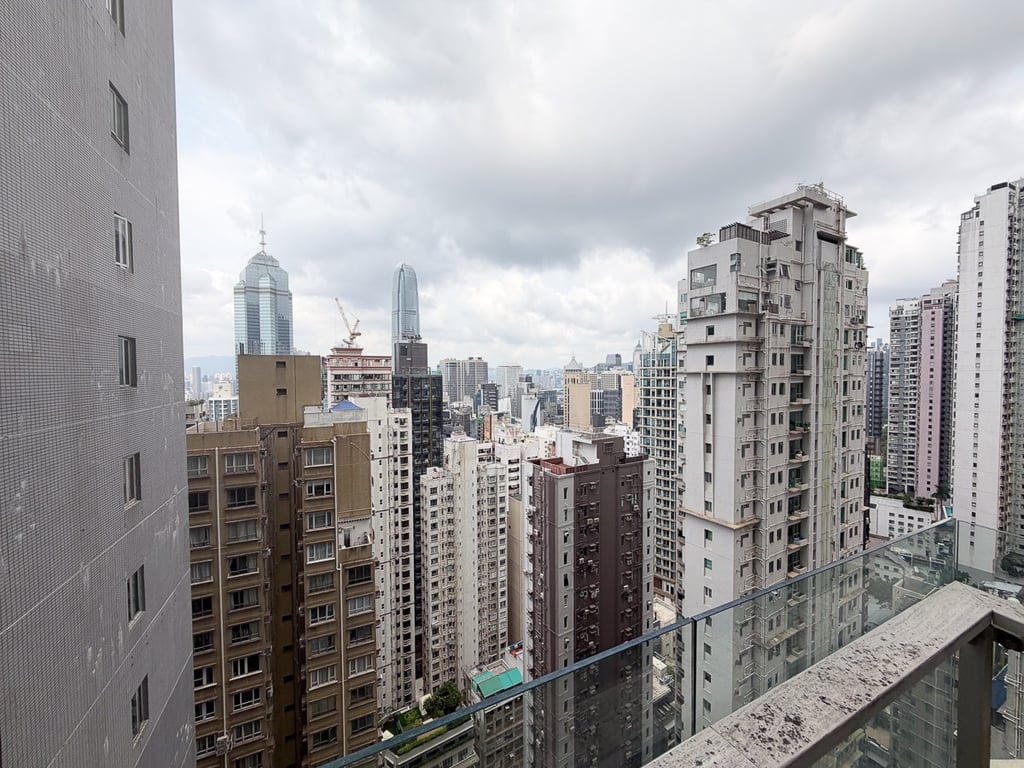 https://img.propertyraptor.com/cdn-cgi/imagedelivery/KD5bF_AFL0JDTbKLWF7z9g/ap8/ap8_001/hornet/prp/img/cdb6d9e7978983dec23c22782e223108-wtm.jpg/public