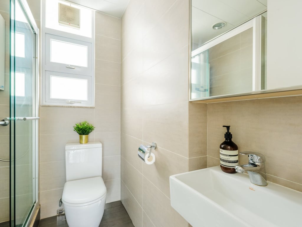 https://img.propertyraptor.com/cdn-cgi/imagedelivery/KD5bF_AFL0JDTbKLWF7z9g/ap8/ap8_001/hornet/prp/img/cdc66eb83186055e664cdef3518b8f28.jpg/public