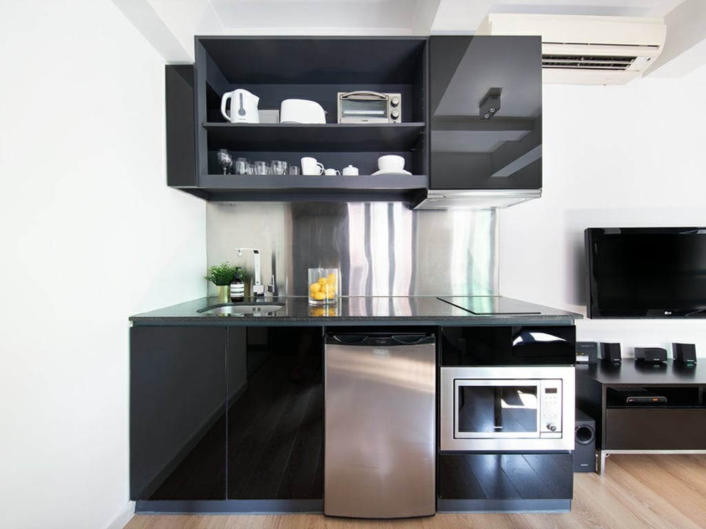 https://img.propertyraptor.com/cdn-cgi/imagedelivery/KD5bF_AFL0JDTbKLWF7z9g/ap8/ap8_001/hornet/prp/img/cdd09746ca433175fd58e99f56ed6b82.jpg/public