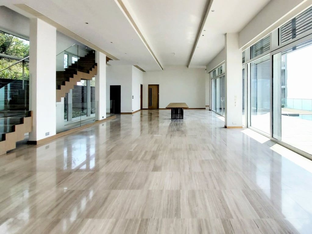 https://img.propertyraptor.com/cdn-cgi/imagedelivery/KD5bF_AFL0JDTbKLWF7z9g/ap8/ap8_001/hornet/prp/img/cde39689064bd20f287570aa0379be4e.jpg/public