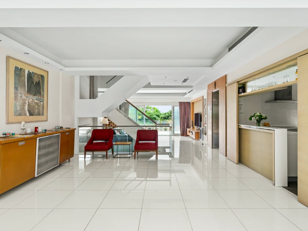 https://img.propertyraptor.com/cdn-cgi/imagedelivery/KD5bF_AFL0JDTbKLWF7z9g/ap8/ap8_001/hornet/prp/img/cde7ac8b12f302066cc462302c954022.jpg/public