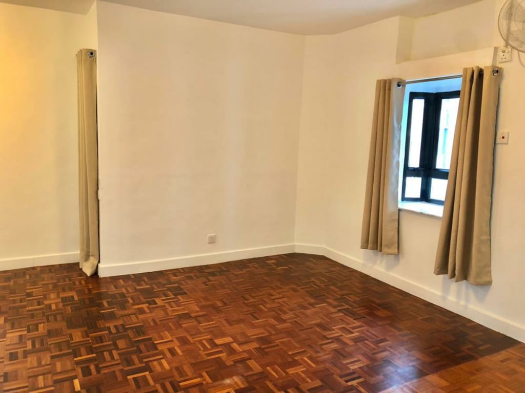 https://img.propertyraptor.com/cdn-cgi/imagedelivery/KD5bF_AFL0JDTbKLWF7z9g/ap8/ap8_001/hornet/prp/img/ce15fa4d4b5b63af17483a8e8c83ea67.jpg/public
