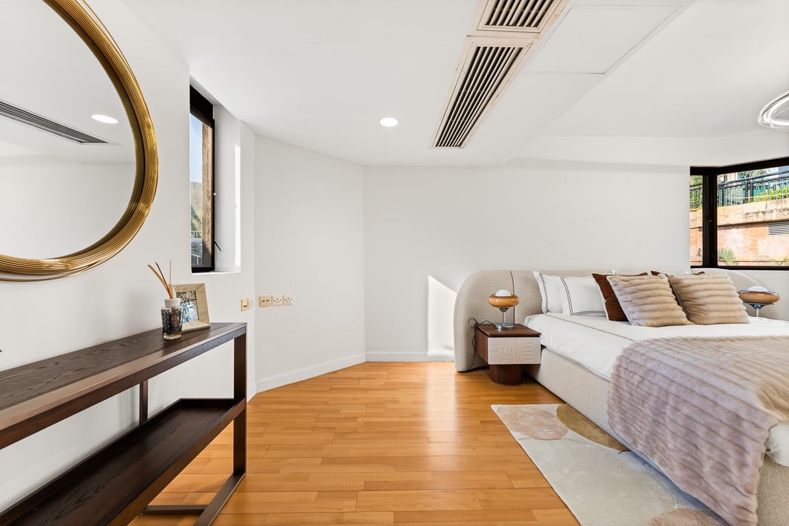 https://img.propertyraptor.com/cdn-cgi/imagedelivery/KD5bF_AFL0JDTbKLWF7z9g/ap8/ap8_001/hornet/prp/img/ce2c425d0e82e7910282fe15731af39f-wtm.jpg/public