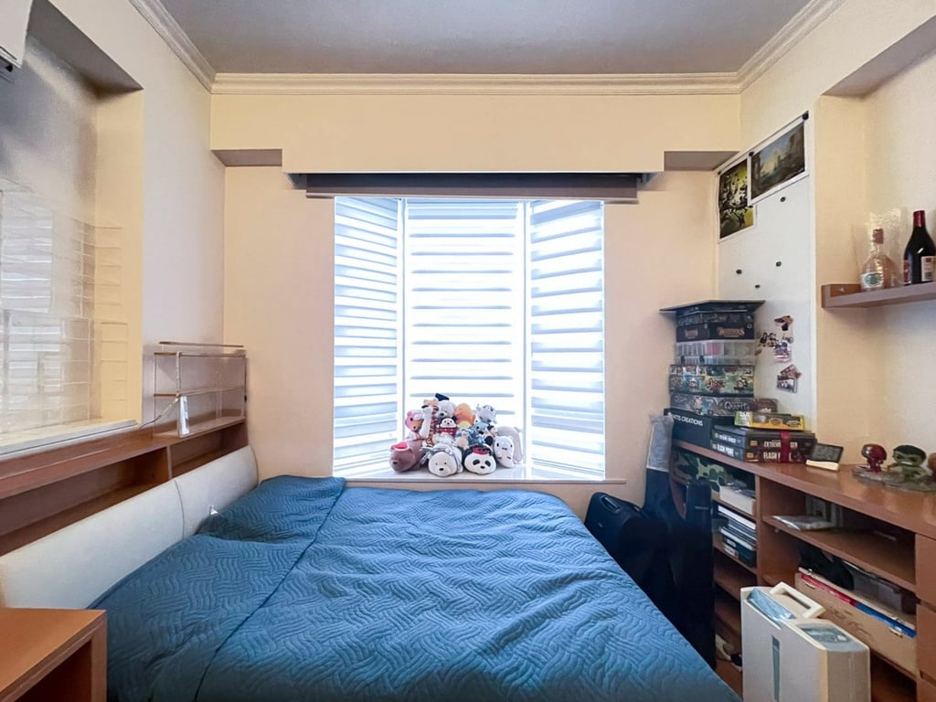 https://img.propertyraptor.com/cdn-cgi/imagedelivery/KD5bF_AFL0JDTbKLWF7z9g/ap8/ap8_001/hornet/prp/img/ce359ca9d5028809e4e501456988a0af.jpg/public