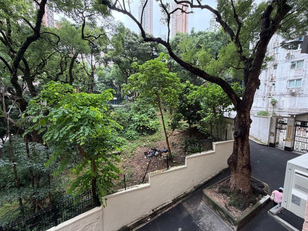 https://img.propertyraptor.com/cdn-cgi/imagedelivery/KD5bF_AFL0JDTbKLWF7z9g/ap8/ap8_001/hornet/prp/img/ce3b438f00ab360747a65eec3dade99a-wtm.jpg/public