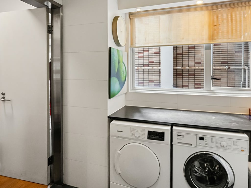 https://img.propertyraptor.com/cdn-cgi/imagedelivery/KD5bF_AFL0JDTbKLWF7z9g/ap8/ap8_001/hornet/prp/img/ce424a5a64ba58e2907974c11c5cb3b6.jpg/public