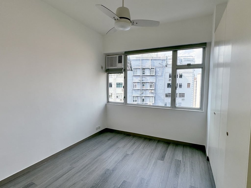 https://img.propertyraptor.com/cdn-cgi/imagedelivery/KD5bF_AFL0JDTbKLWF7z9g/ap8/ap8_001/hornet/prp/img/ce556e4b401d8dac4612cc7a5755b82f.jpg/public