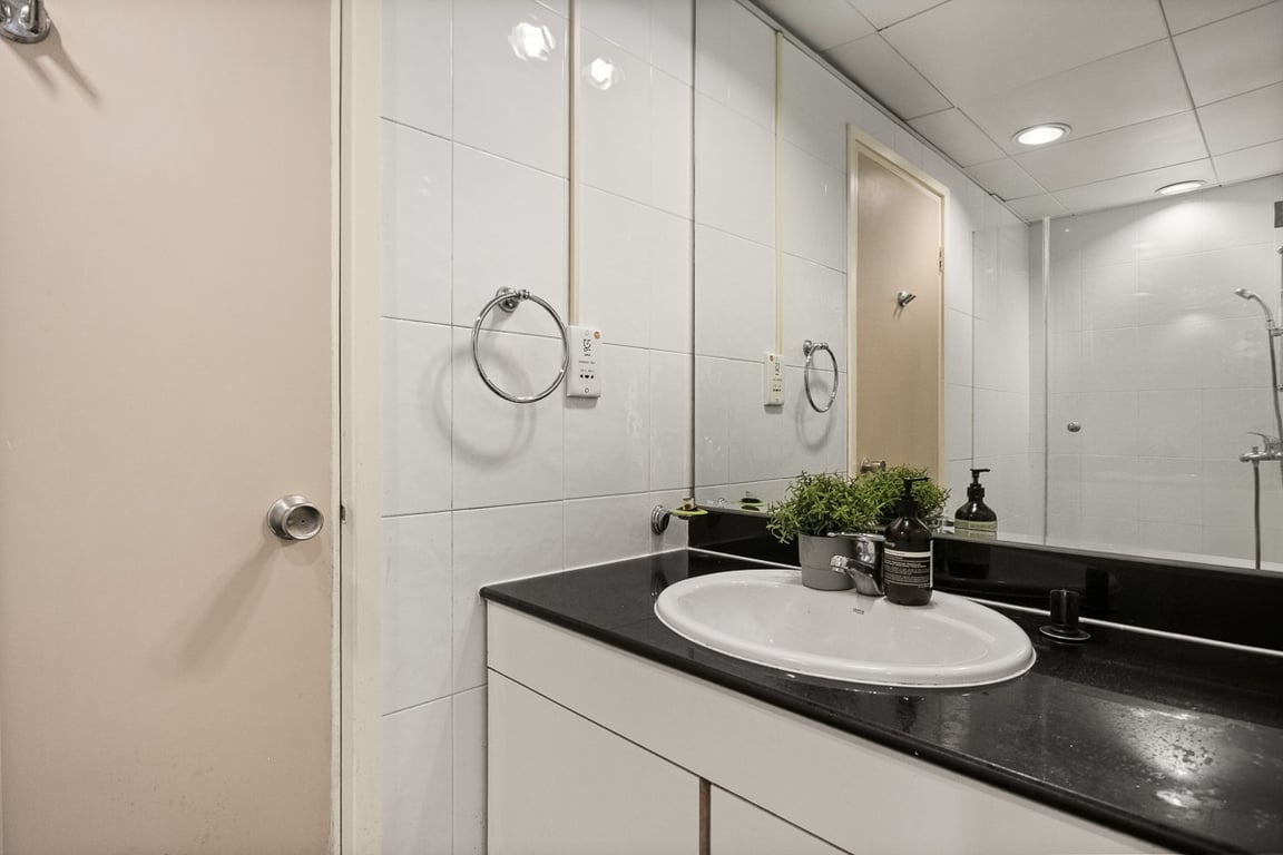 https://img.propertyraptor.com/cdn-cgi/imagedelivery/KD5bF_AFL0JDTbKLWF7z9g/ap8/ap8_001/hornet/prp/img/ceb82c90e62a1a660d9df6bb96e594ff-wtm.jpg/public
