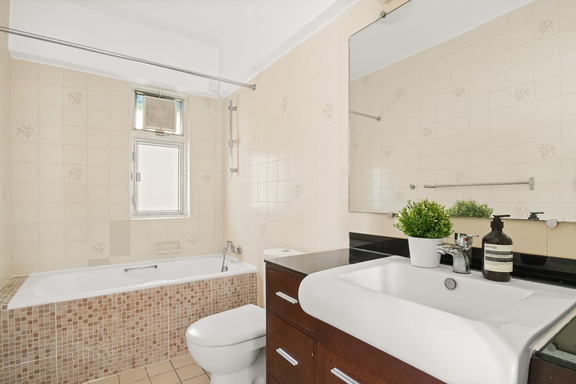 https://img.propertyraptor.com/cdn-cgi/imagedelivery/KD5bF_AFL0JDTbKLWF7z9g/ap8/ap8_001/hornet/prp/img/cecf2ff2c0fd1102ca86543c348581ff-wtm.jpg/public