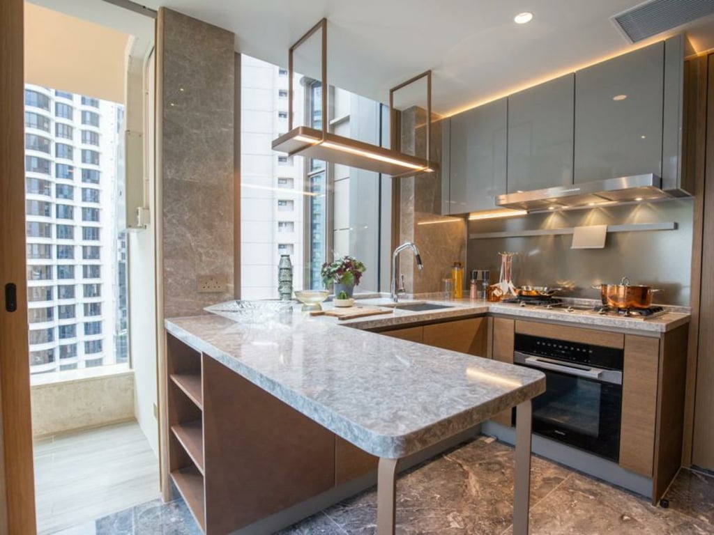 https://img.propertyraptor.com/cdn-cgi/imagedelivery/KD5bF_AFL0JDTbKLWF7z9g/ap8/ap8_001/hornet/prp/img/ced8b0bf5bed5cd9443434eb6f5637c7.jpg/public