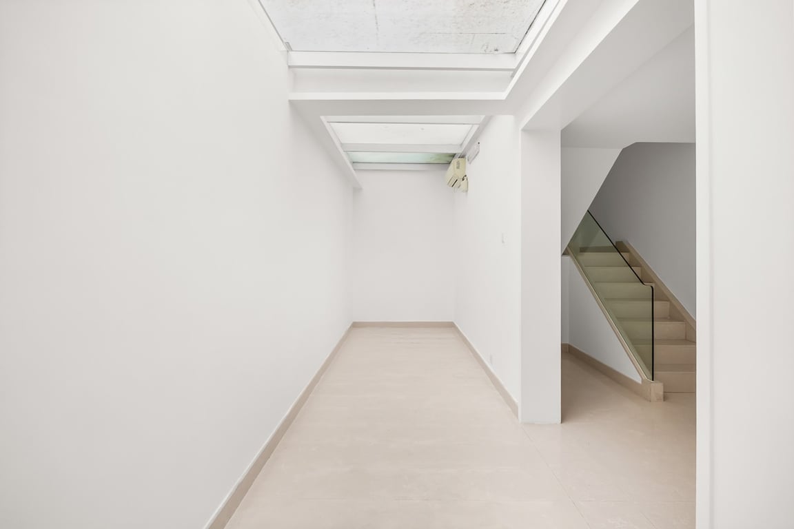https://img.propertyraptor.com/cdn-cgi/imagedelivery/KD5bF_AFL0JDTbKLWF7z9g/ap8/ap8_001/hornet/prp/img/cef9f96c22644154fa6a8fd19fa47923-wtm.jpg/public