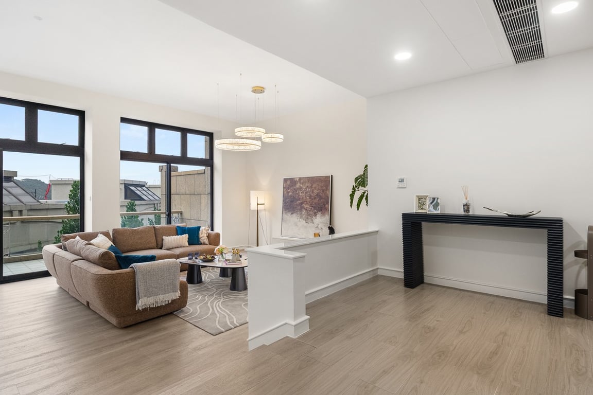 https://img.propertyraptor.com/cdn-cgi/imagedelivery/KD5bF_AFL0JDTbKLWF7z9g/ap8/ap8_001/hornet/prp/img/cf0b50318c439b6879059fdc6514048d-wtm.jpg/public