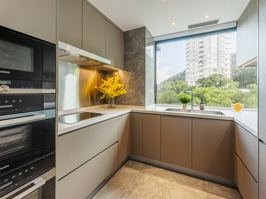 https://img.propertyraptor.com/cdn-cgi/imagedelivery/KD5bF_AFL0JDTbKLWF7z9g/ap8/ap8_001/hornet/prp/img/cf7f211d09e12742f1fe440f3da30a4e.jpg/public